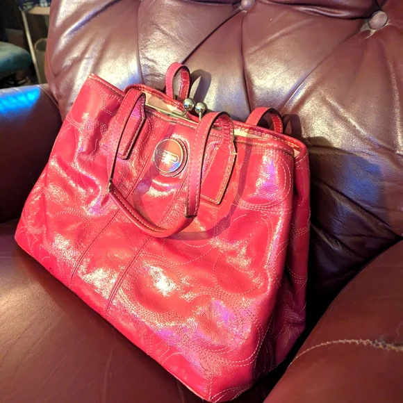 Coach | Bags | Coach 20 Stitched Kiss Lock Carryall Tote  display picture 1